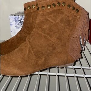 Women’s brand new boot size 9